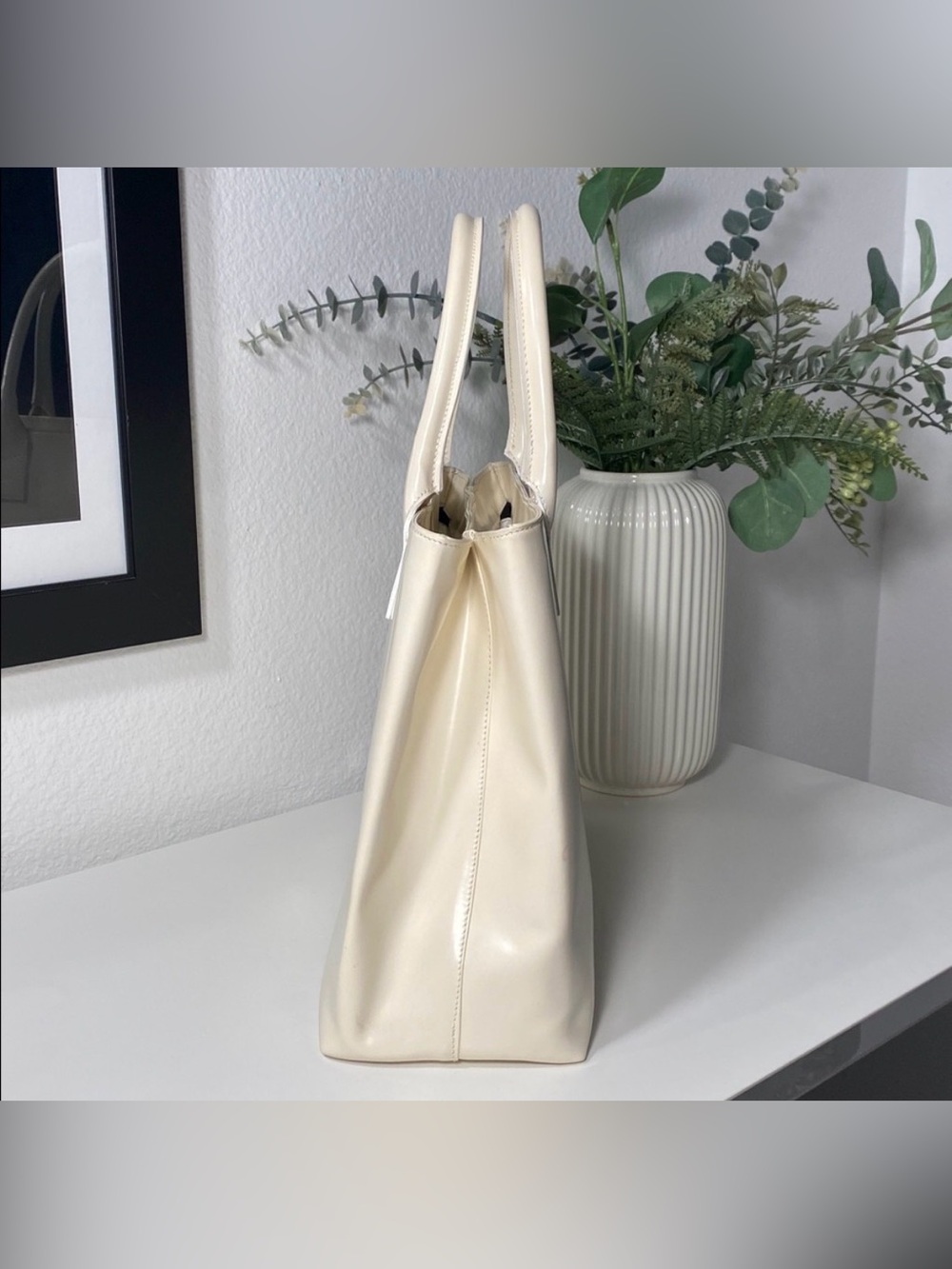 Vintage GIVENCHY Structured
High Gloss Leather Bag - Picture 9 of 15